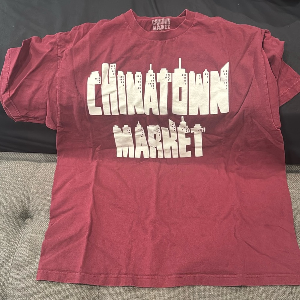 Chinatown market shirt (now market) large maroon